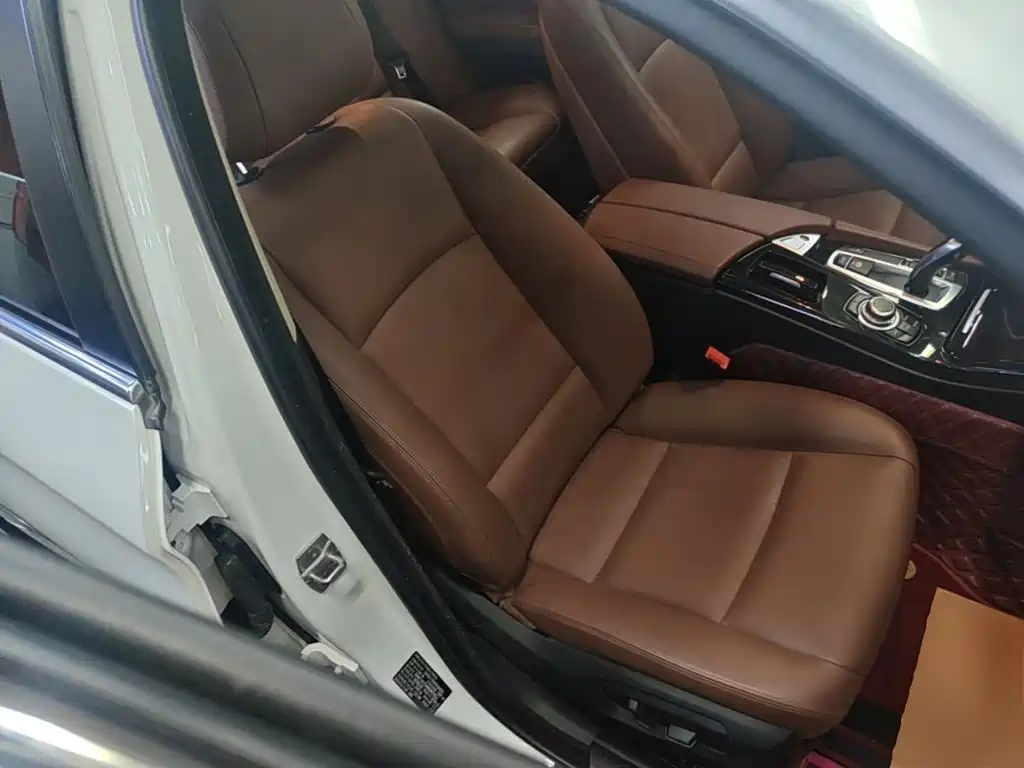 BMW 5 Series — миниатюра 25