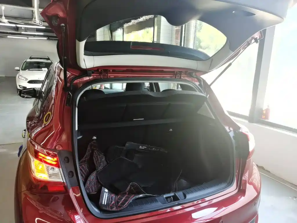 Nissan Tiida — миниатюра 19