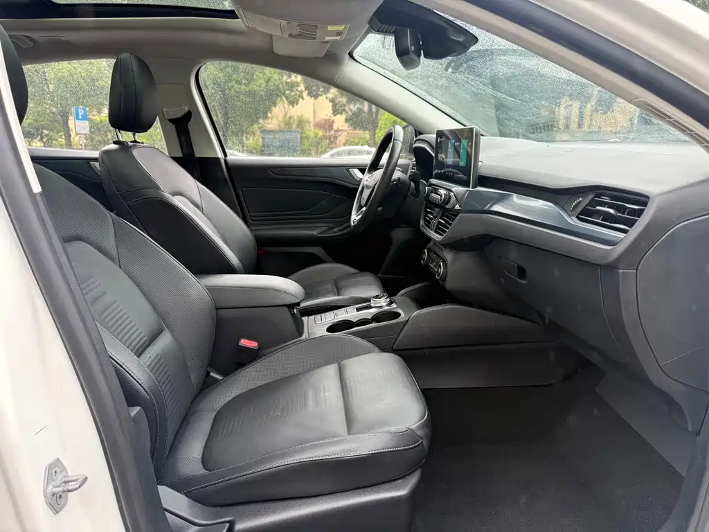 Ford Focus Active — миниатюра 27