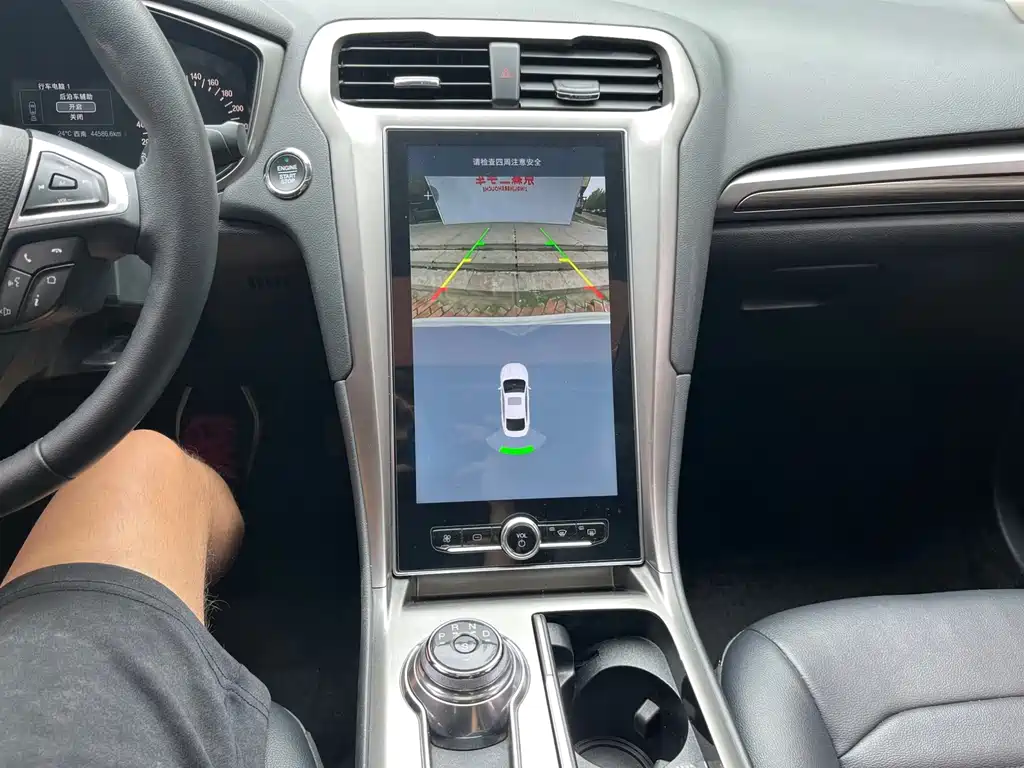 Ford Mondeo — миниатюра 8
