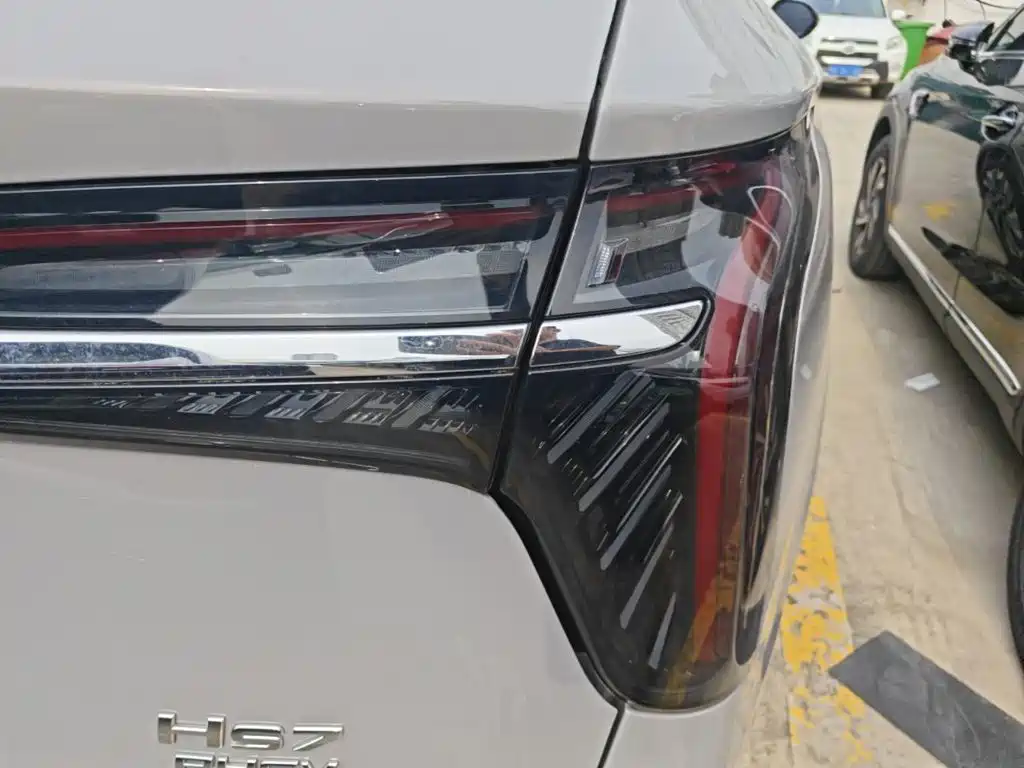 Hongqi HS7 PHEV 2024 2.0T PHEV 6 мест
