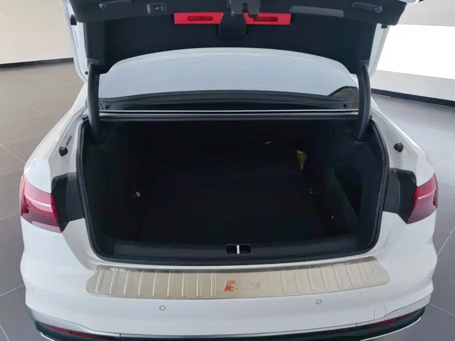 Audi A4L — миниатюра 4