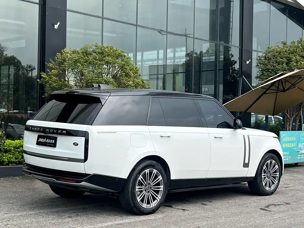 Land Rover Range Rover 2024 3.0 L6 400PS Long Wheelbase мест