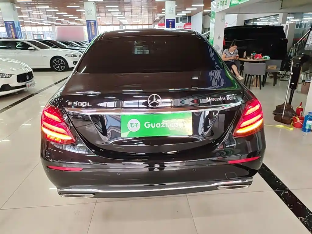 Mercedes-Benz E-Class — миниатюра 6