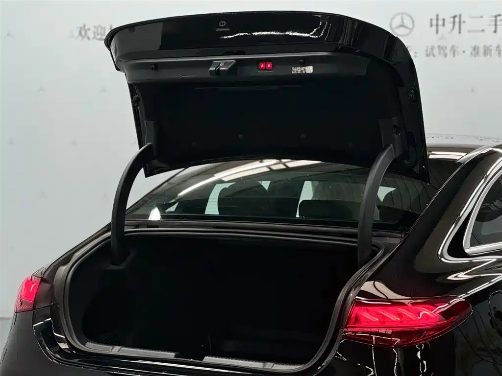 Mercedes-Benz EQE 2025 500 4MATIC