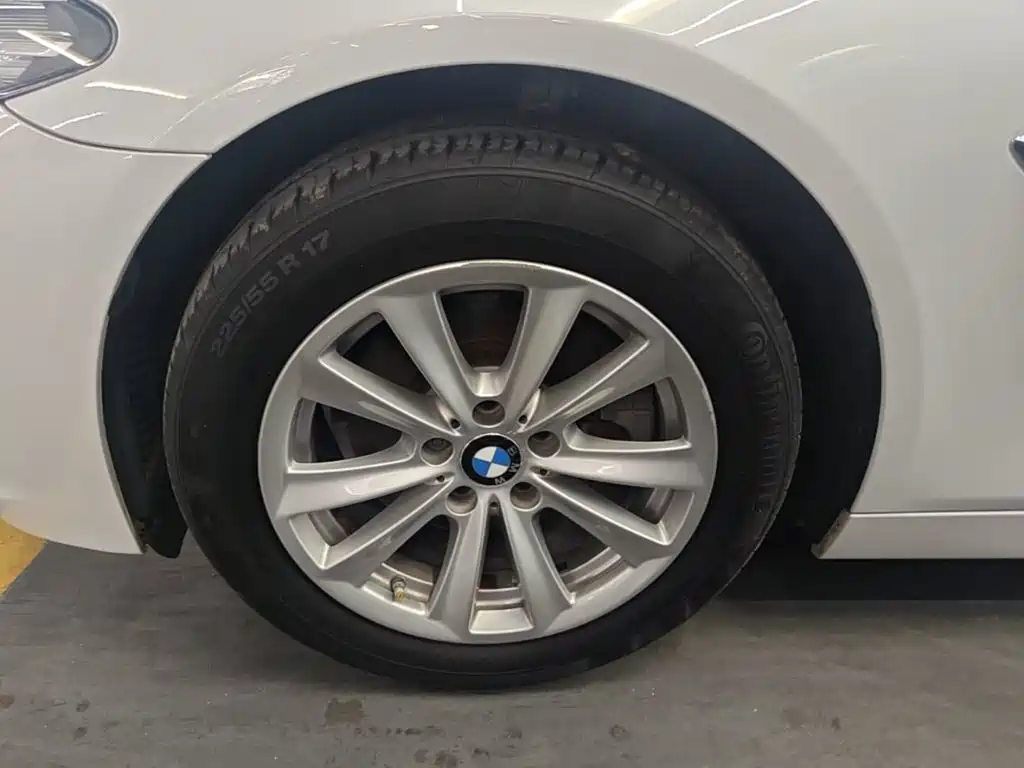 BMW 5 Series — миниатюра 23