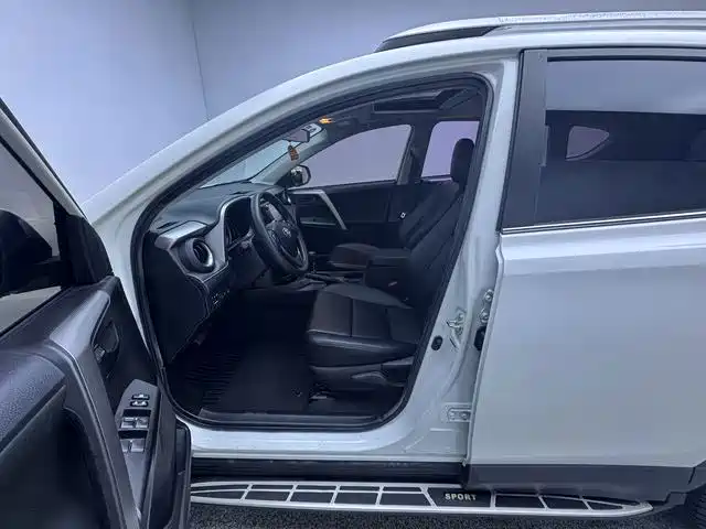 Toyota RAV4 — миниатюра 7