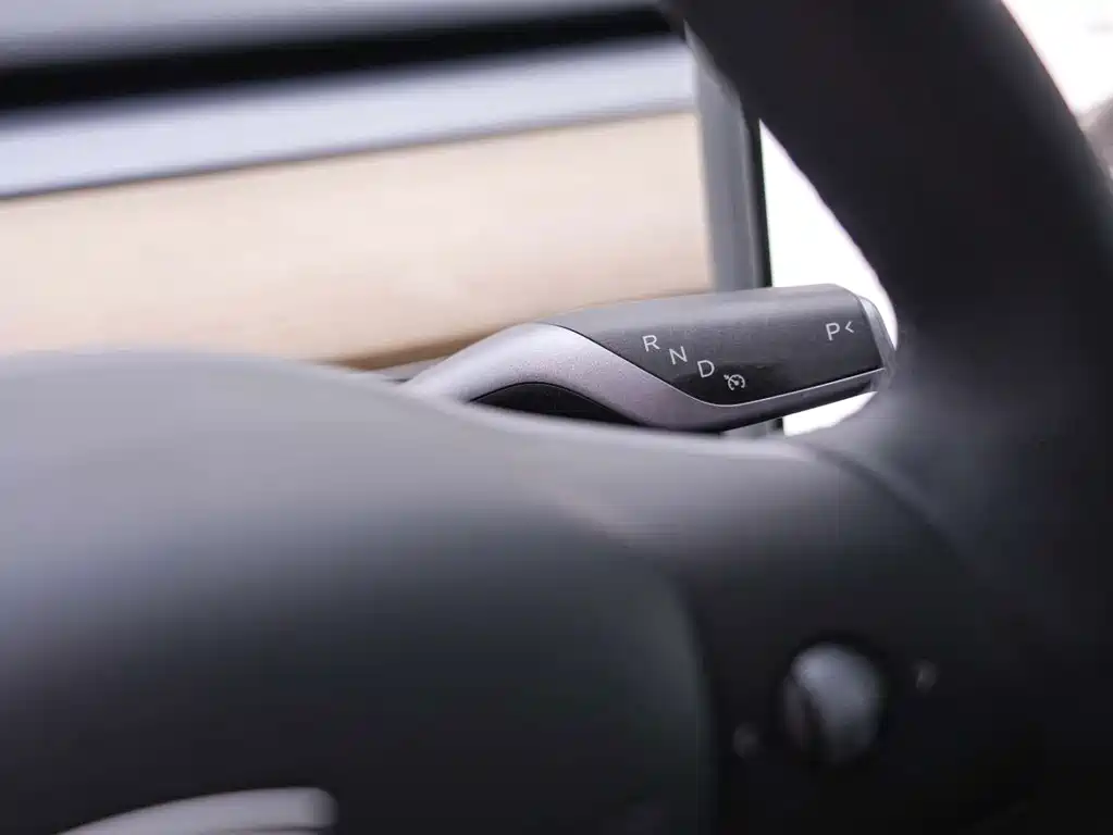 Tesla Model Y — миниатюра 11