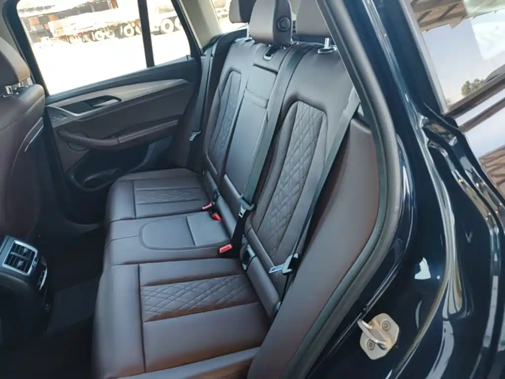 BMW iX3 — миниатюра 17