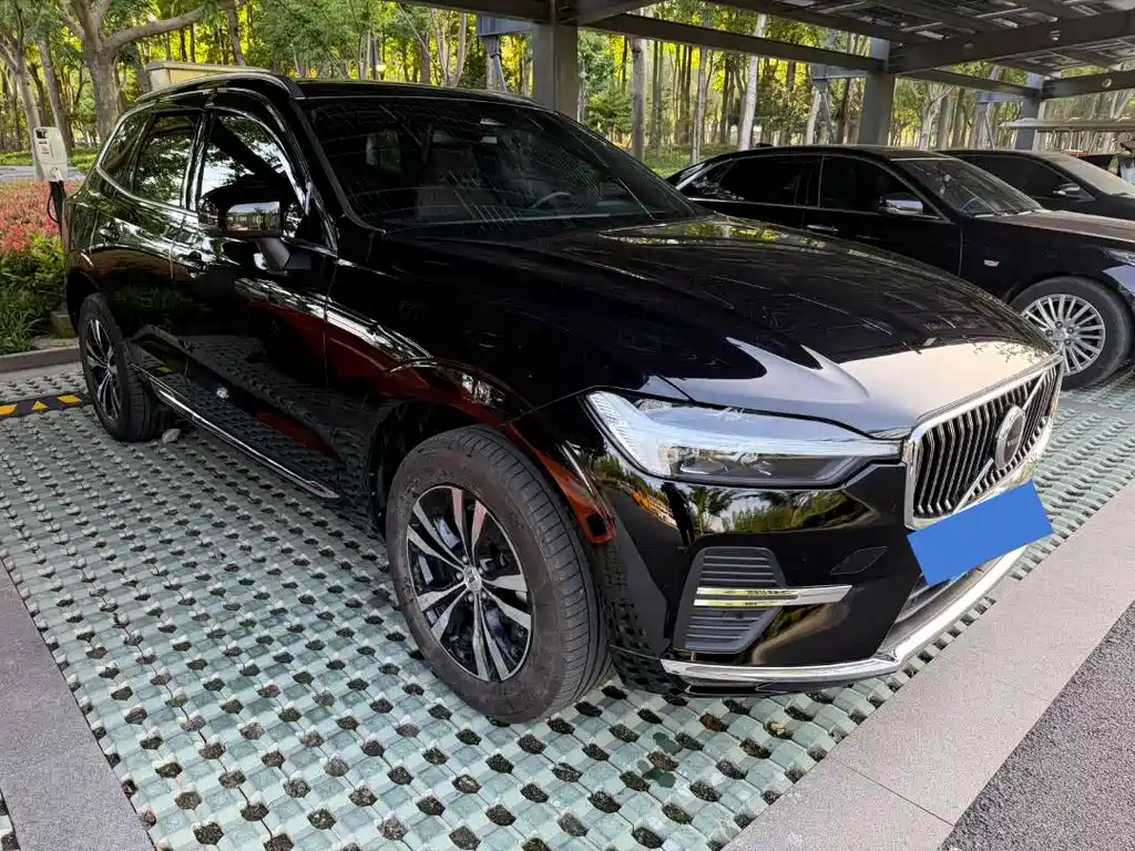 Volvo XC60 2025 B5 Luxury