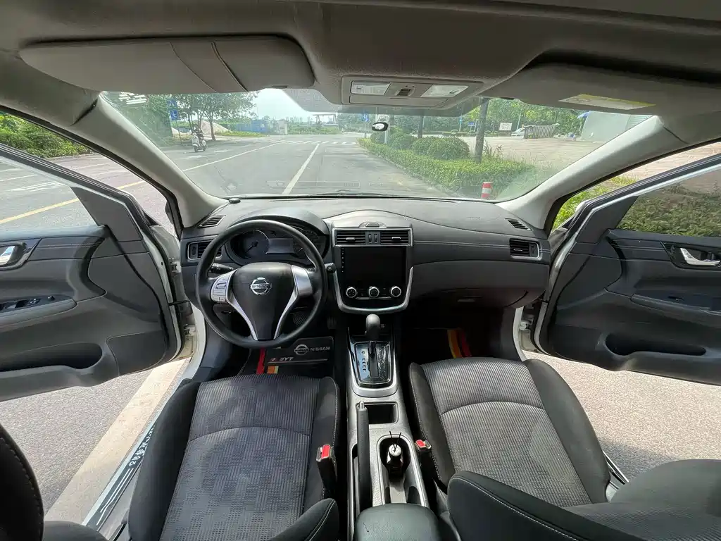 Nissan Tiida — миниатюра 8