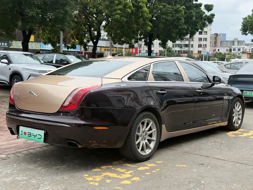Jaguar XJ — миниатюра 12