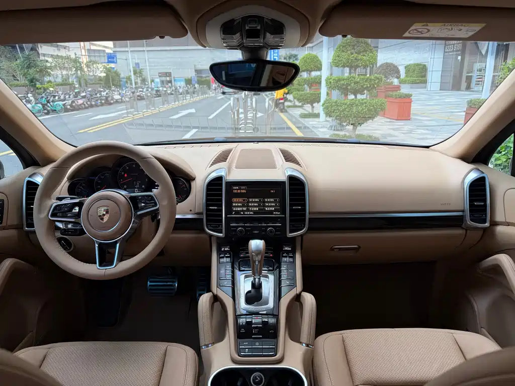 Porsche Cayenne — миниатюра 16