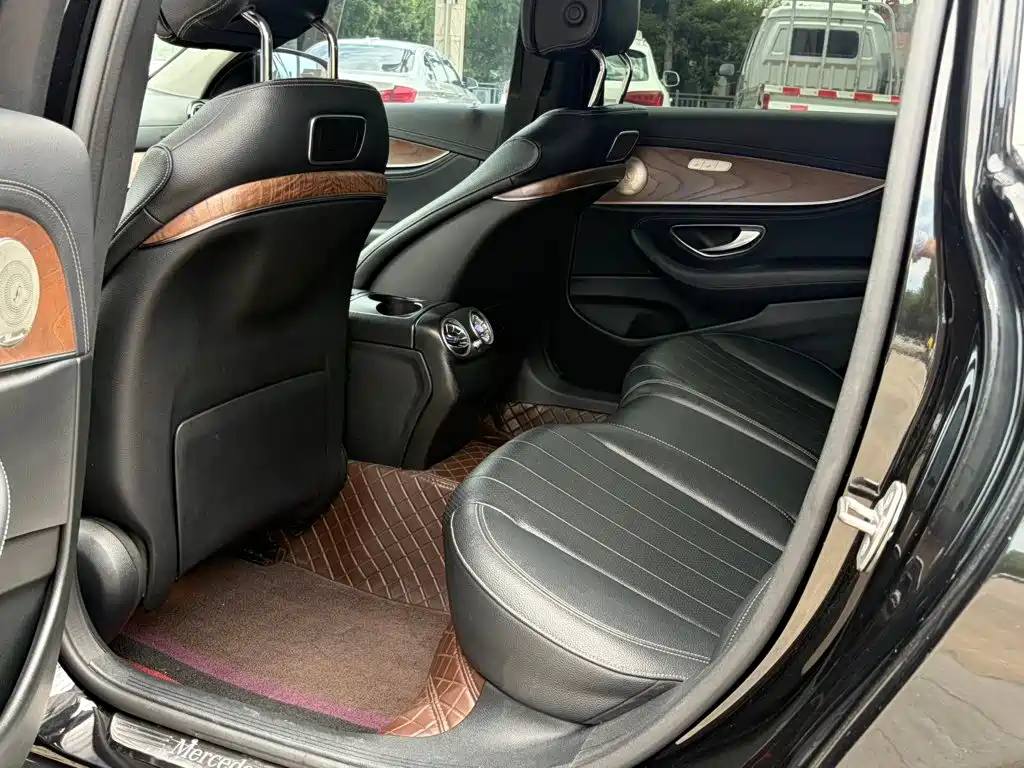 Mercedes-Benz E-Class — миниатюра 8