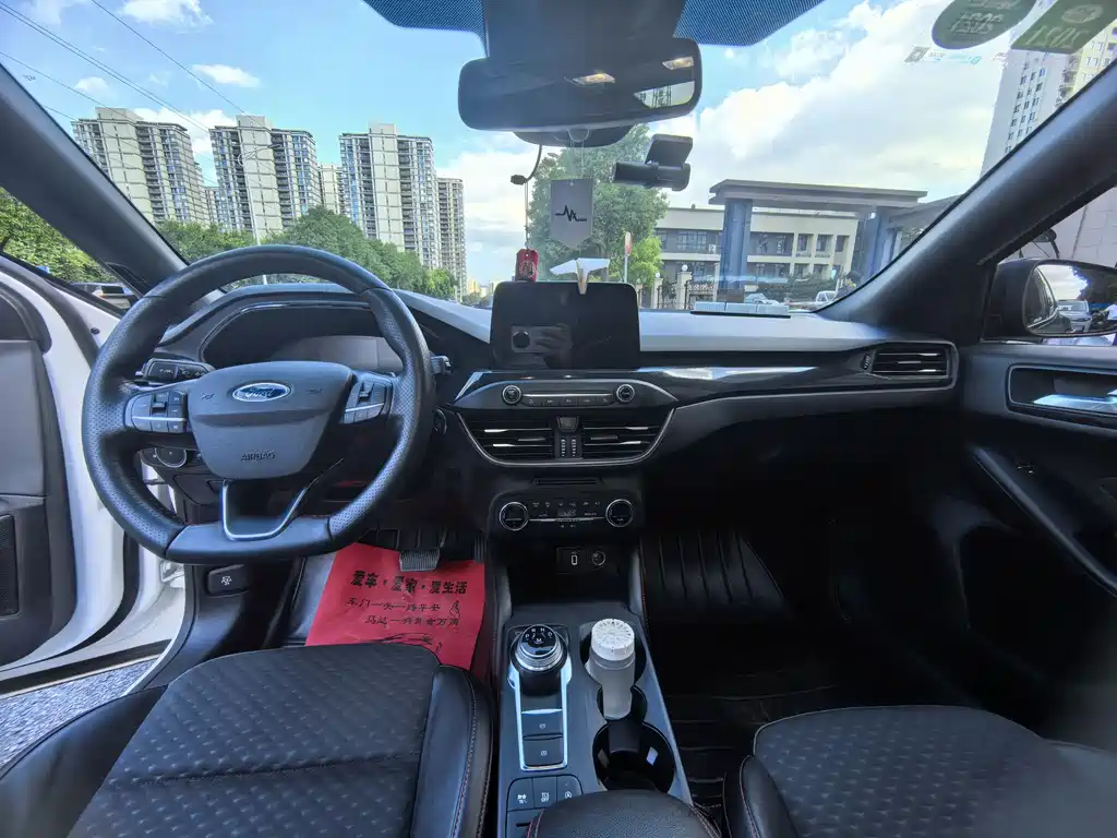 Ford Focus 2020 EcoBoost 180 AT ST Line