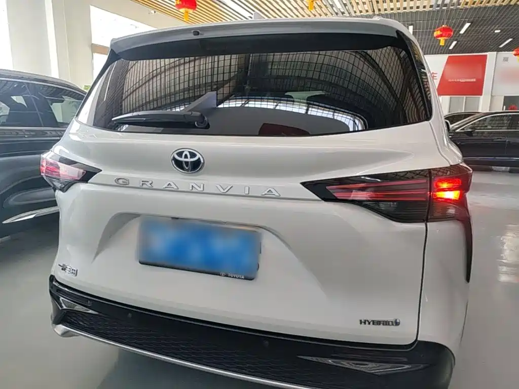 Toyota Granvia — миниатюра 6