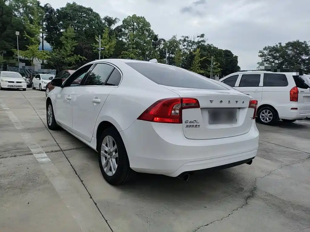 Volvo S60 — миниатюра 5