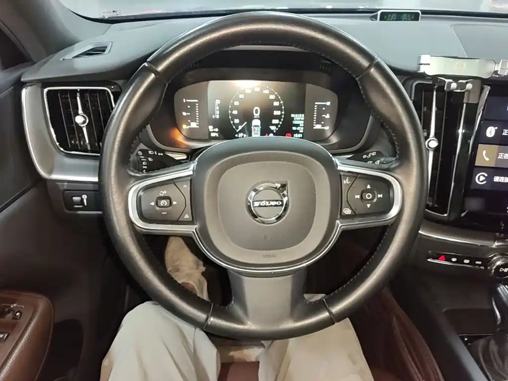 Volvo XC60 — миниатюра 11