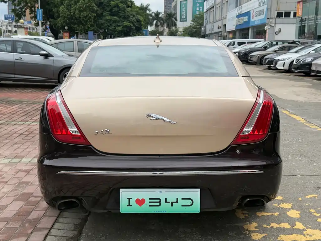 Jaguar XJ — миниатюра 11