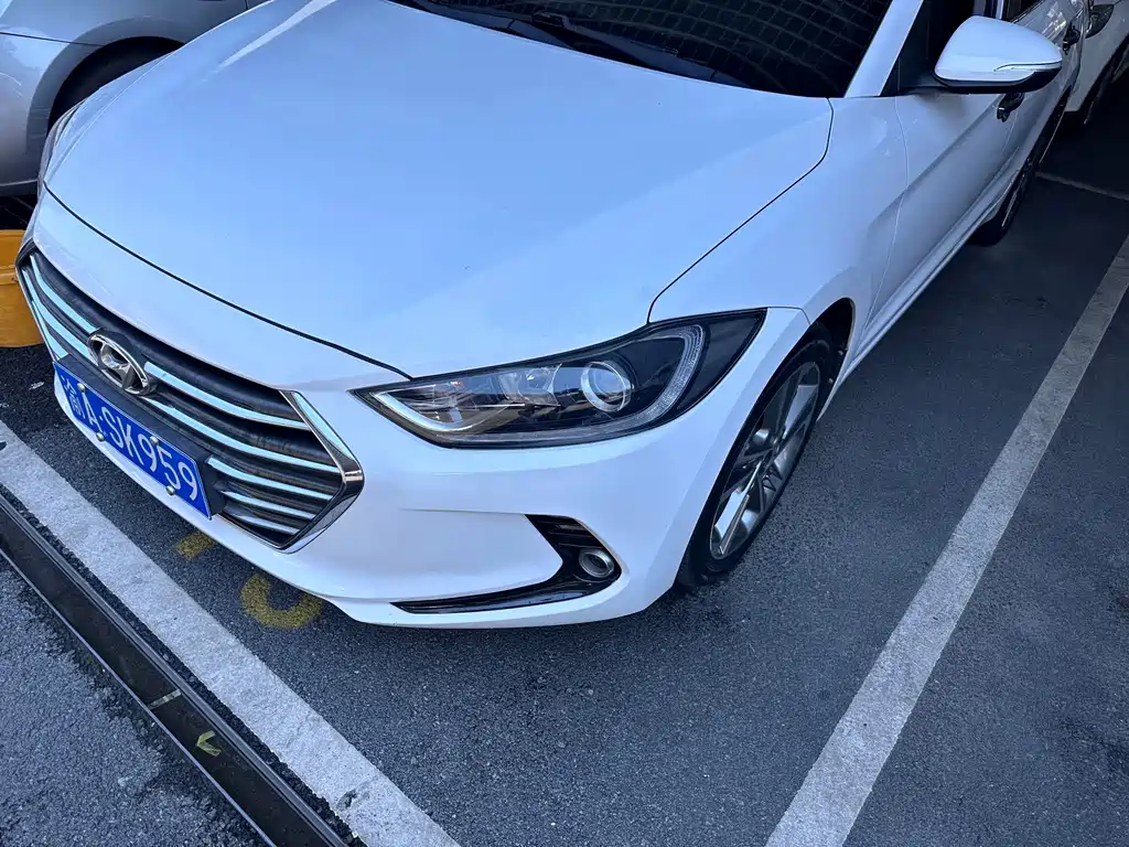 Hyundai Elantra — миниатюра 3