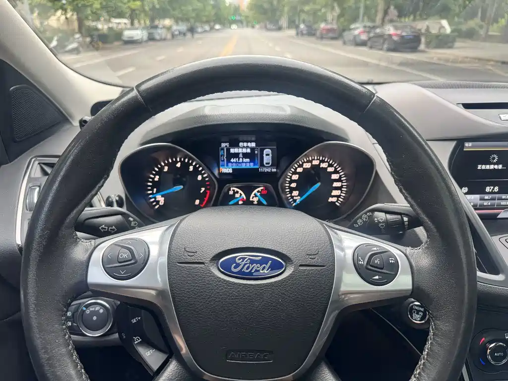 Ford Kuga — миниатюра 15