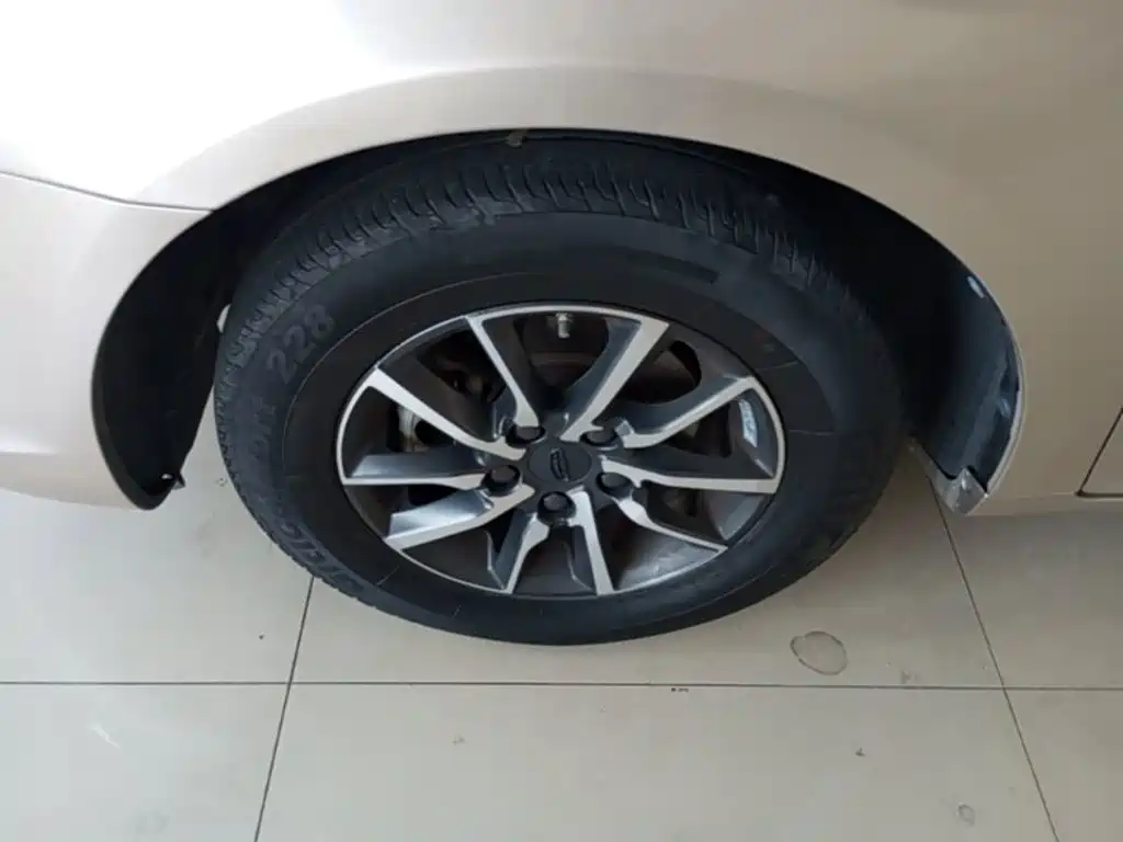 Geely Emgrand — миниатюра 23