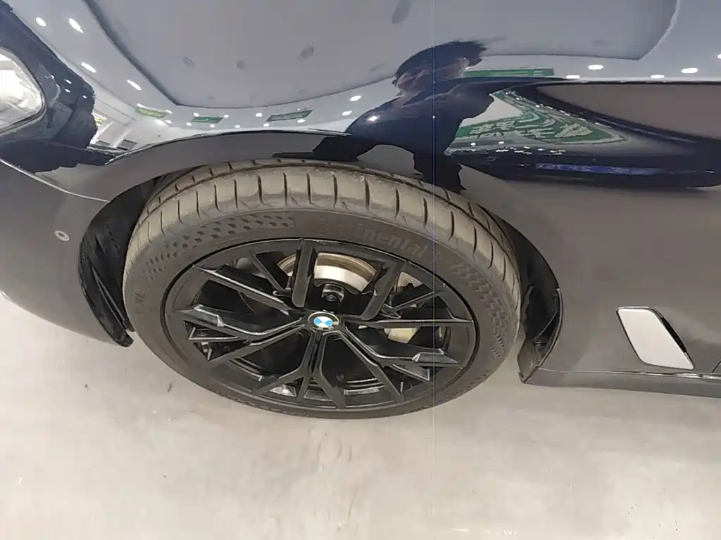 BMW 5 Series — миниатюра 23