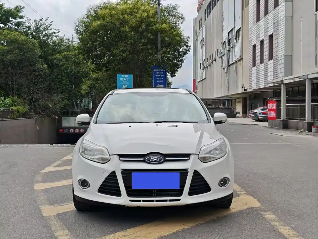 Ford Focus 2012 1.6L AT