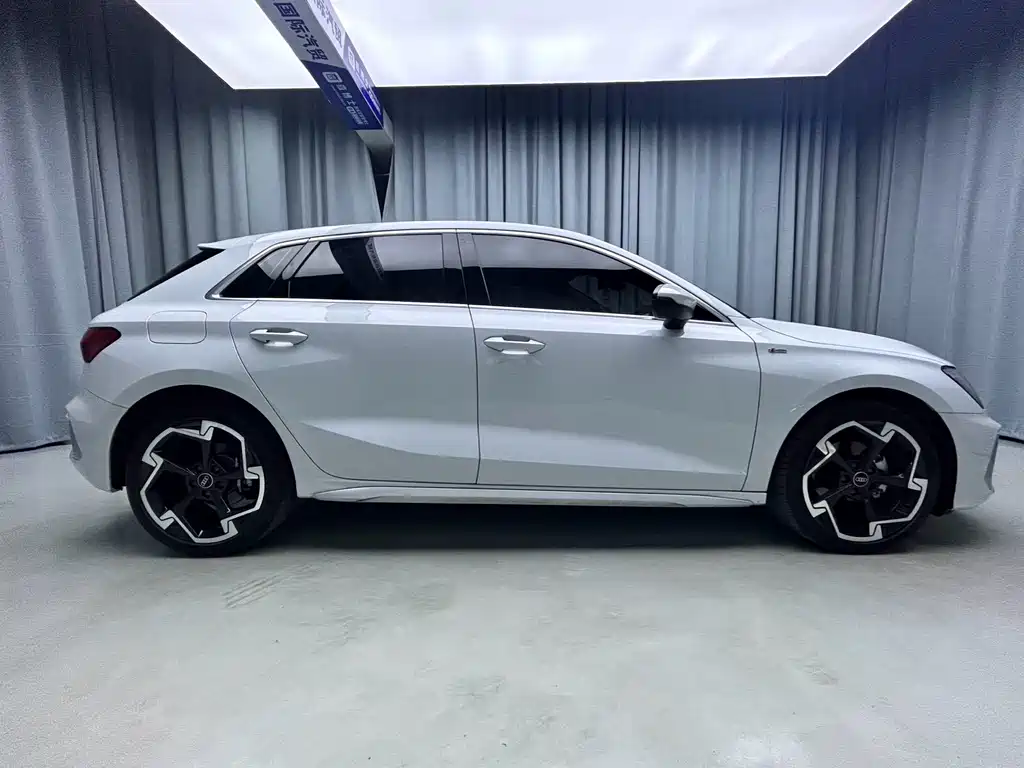 Audi A3 2023 Sportback 35 TFSI Luxury Sport