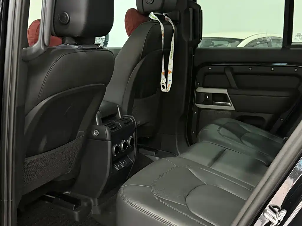 Land Rover Defender — миниатюра 9