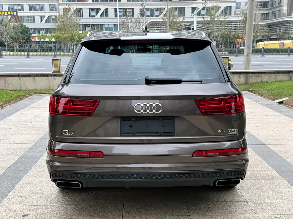 Audi Q7 — миниатюра 5