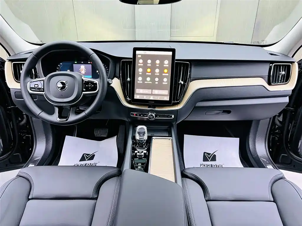 Volvo XC60 2026 B5 Luxury