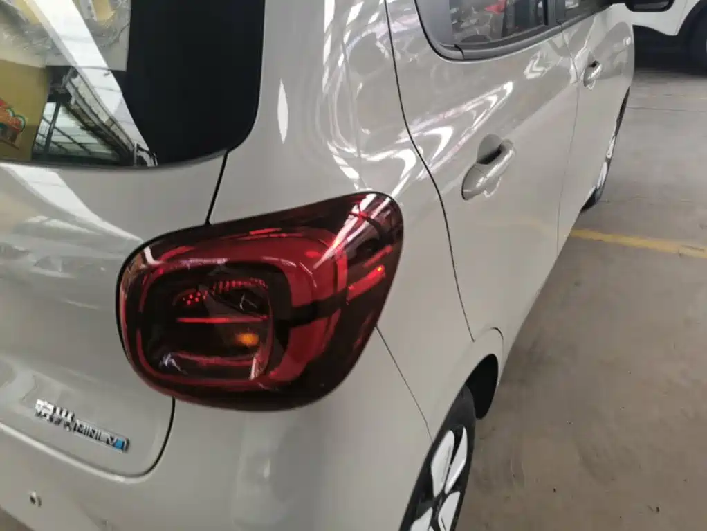 Wuling MINIEV — миниатюра 8