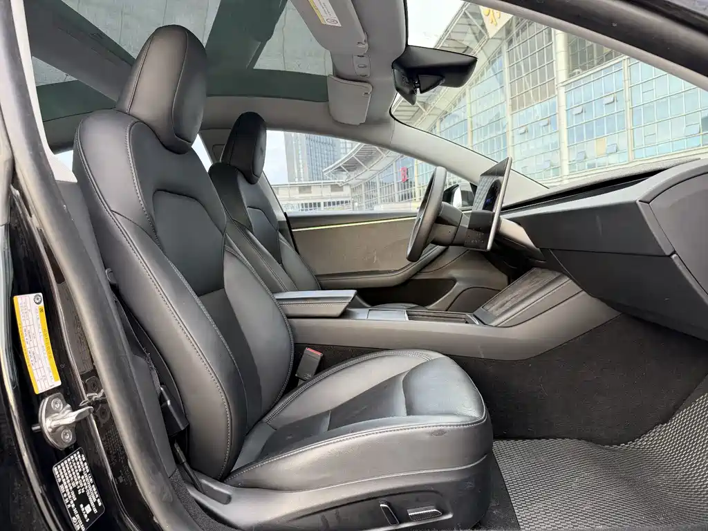 Tesla Model 3 — миниатюра 9