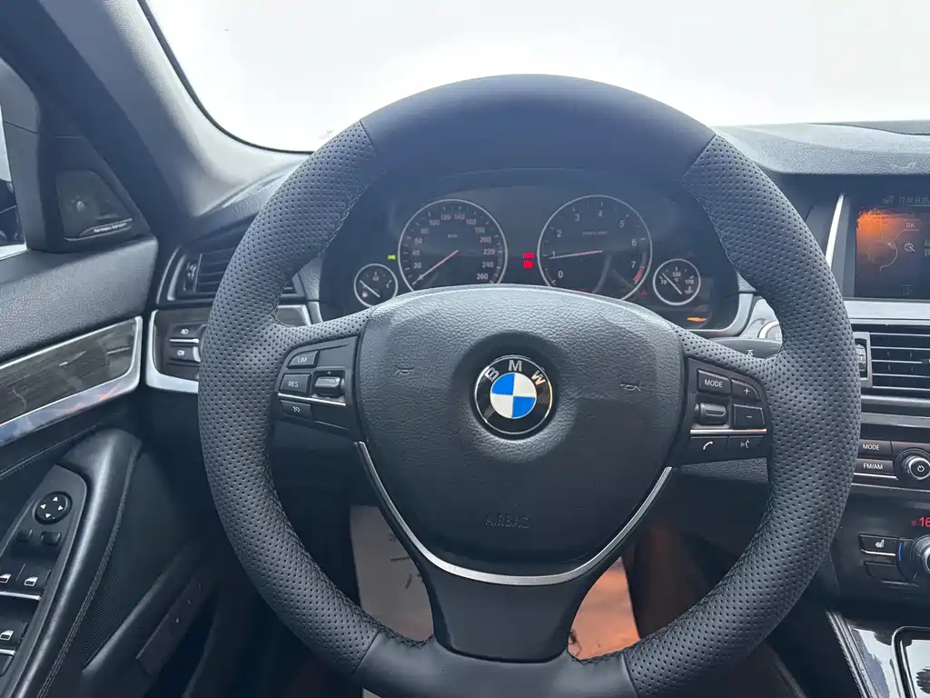 BMW 5 Series — миниатюра 4