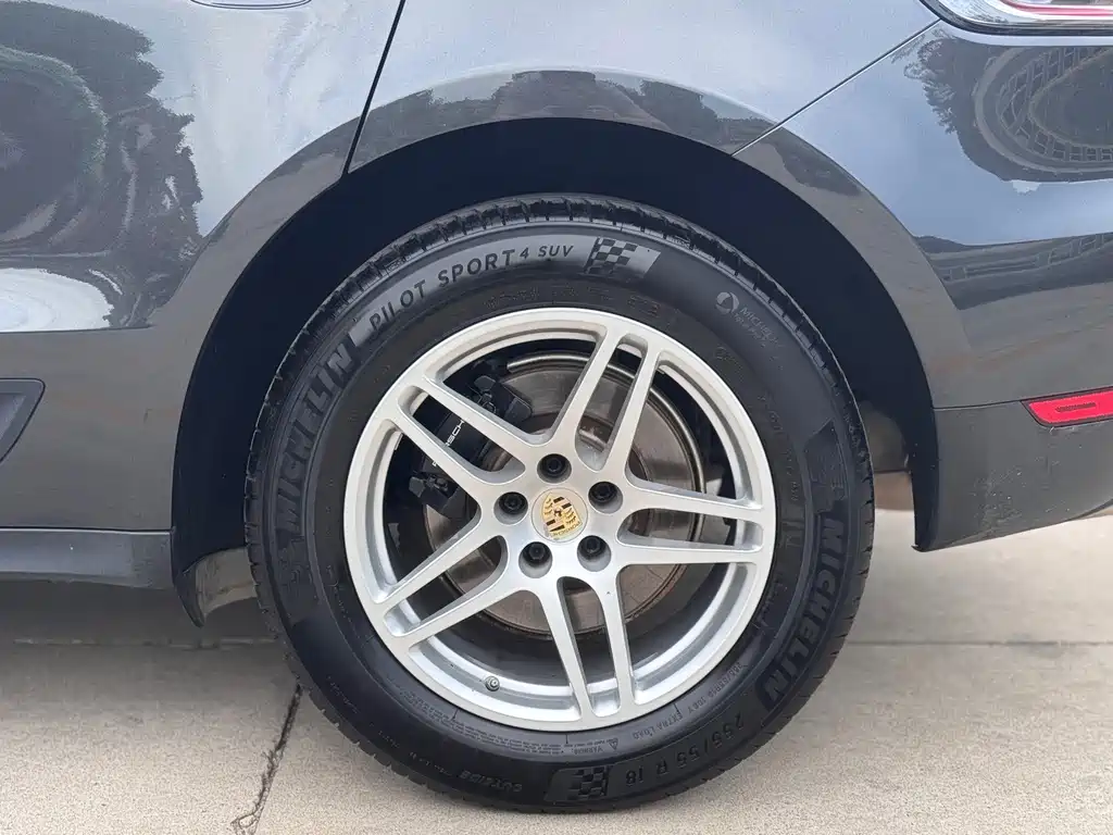 Porsche Macan — миниатюра 6