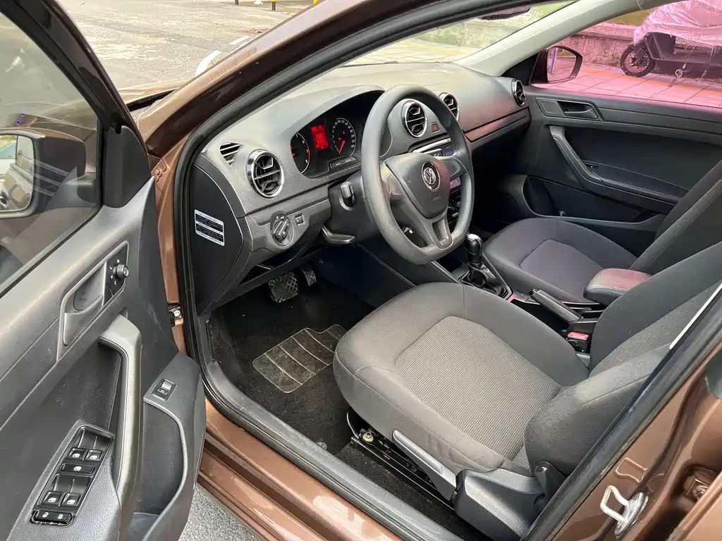 Volkswagen Jetta — миниатюра 8