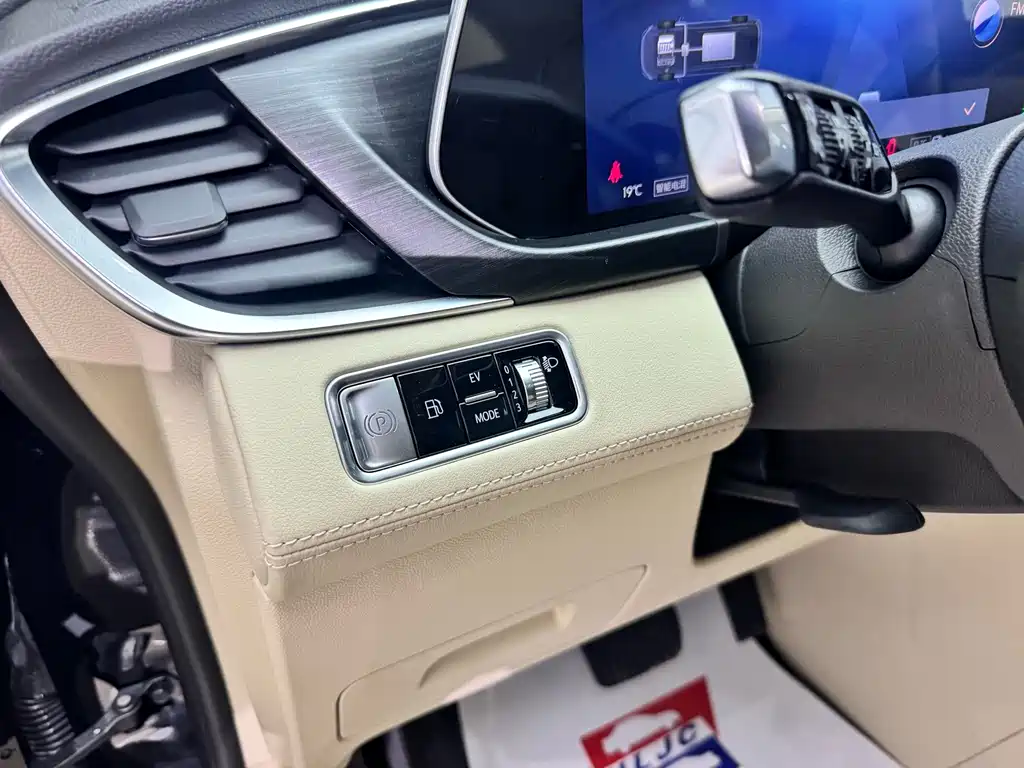 Buick GL8 Hybrid — миниатюра 16
