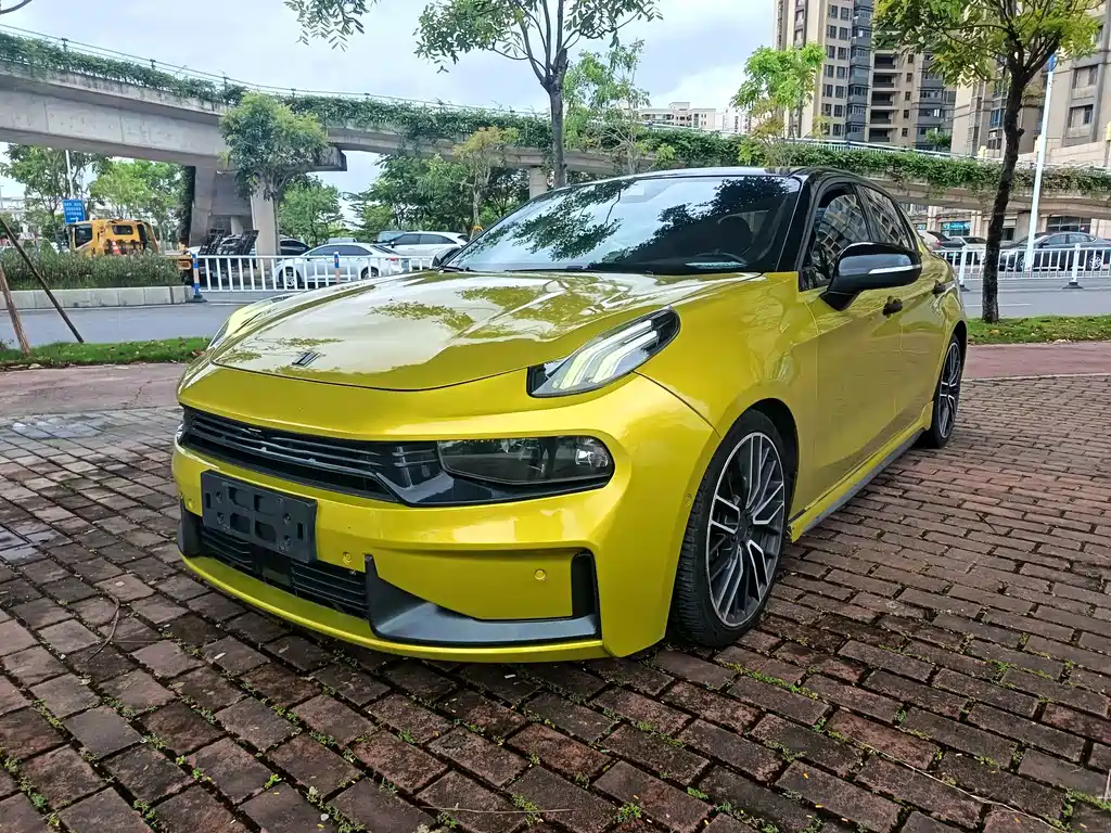 Lynk & Co 03