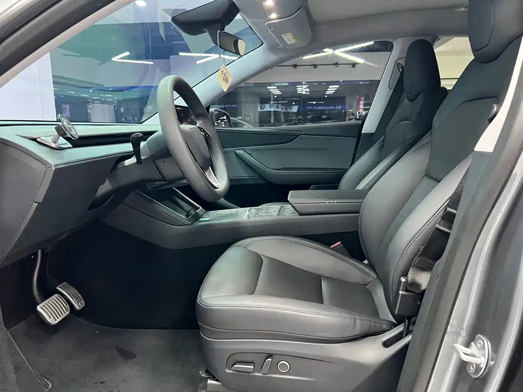 Tesla Model Y — миниатюра 14