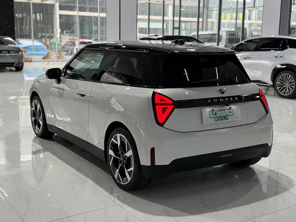 MINI MINI COOPER EV — миниатюра 7