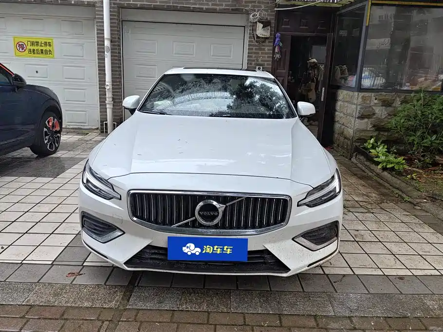 Volvo S60 2022 B4 Luxury