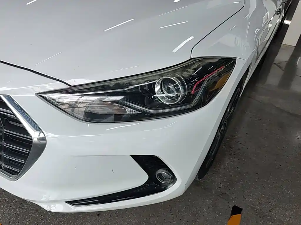 Hyundai Elantra — миниатюра 18