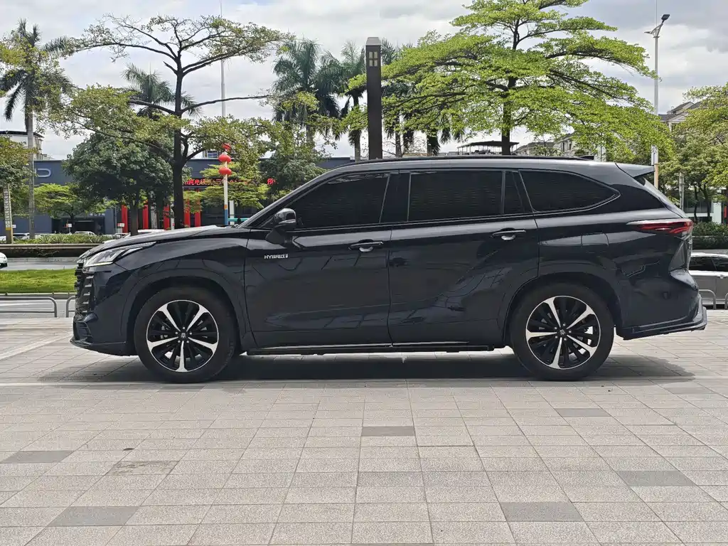 Toyota Crown Kluger — миниатюра 9