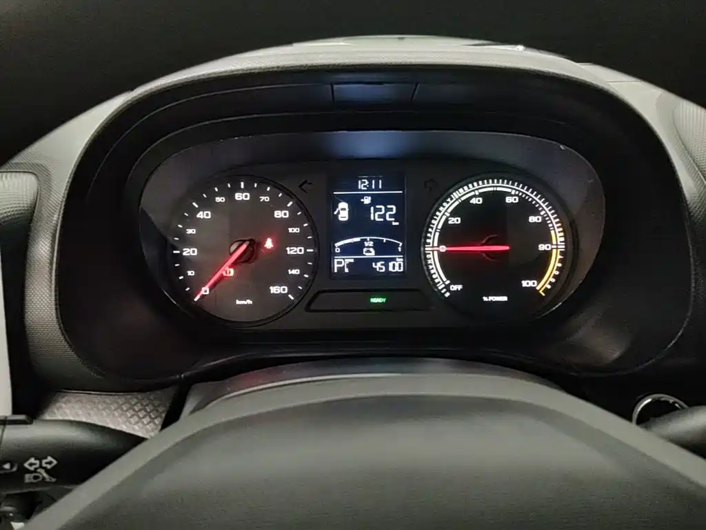 Roewe Clever — миниатюра 12