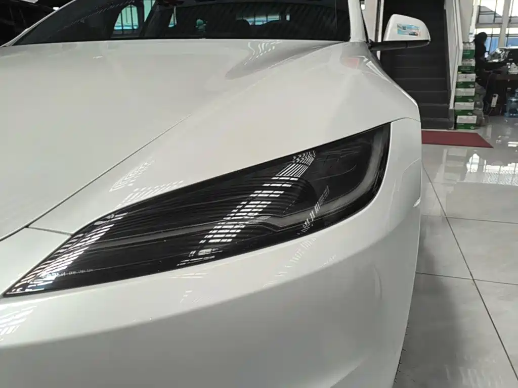 Tesla Model 3 — миниатюра 24