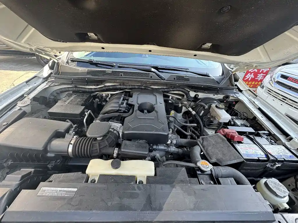 Nissan Terra — миниатюра 8