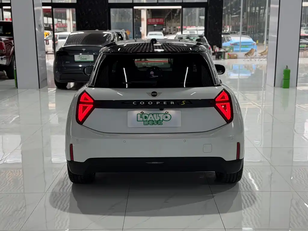 MINI MINI COOPER EV — миниатюра 8
