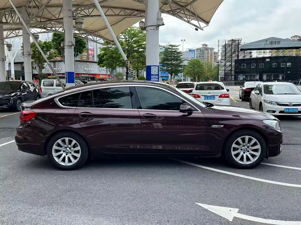 BMW 5 Series GT — миниатюра 5