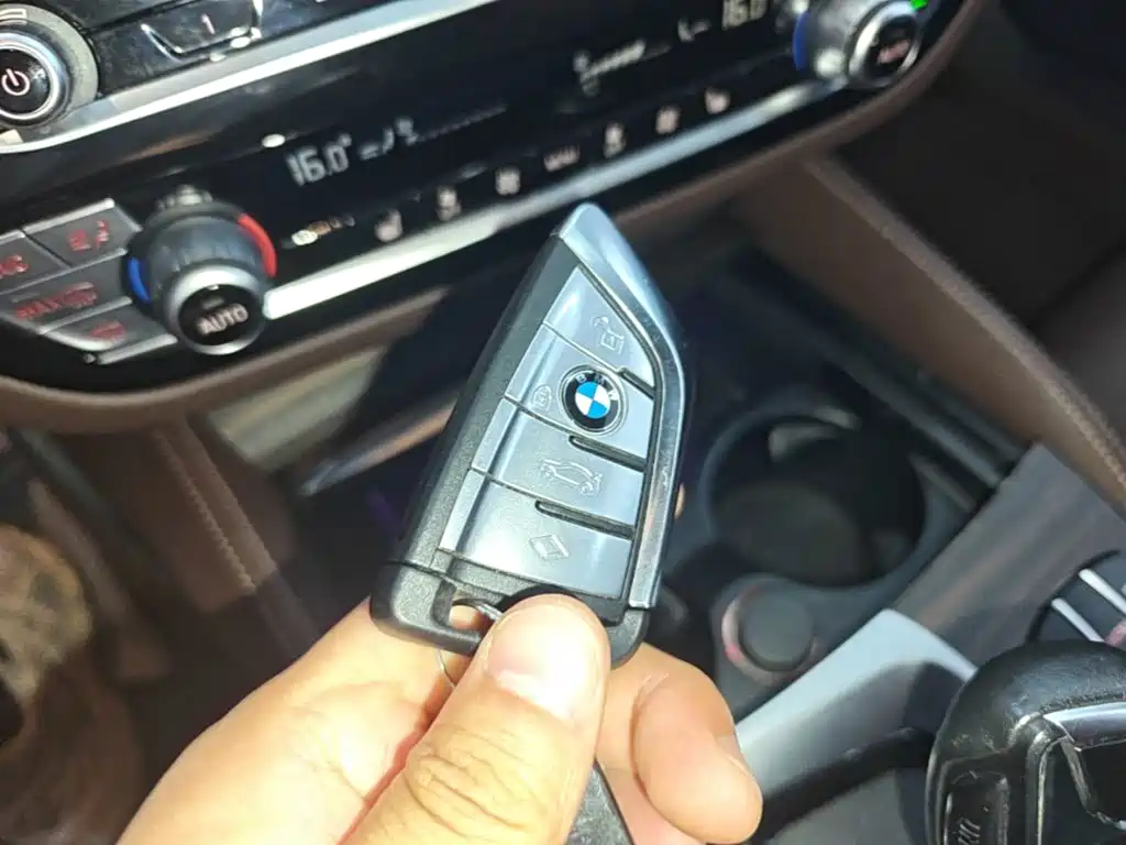 BMW 5 Series — миниатюра 9